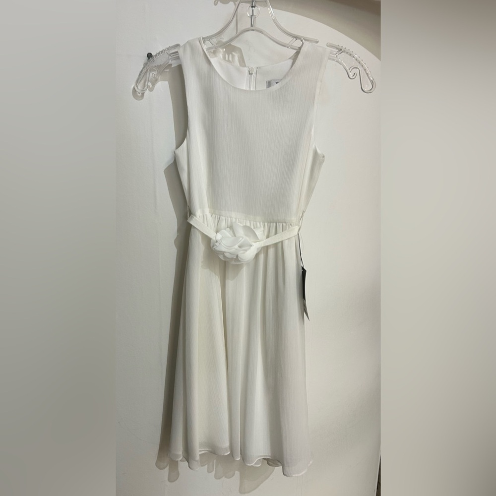 Elegant White Sleeveless Dress